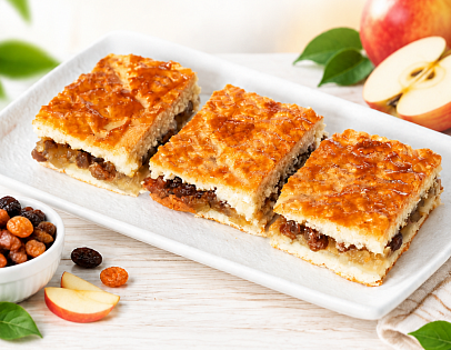 Штрудель с яблоком и изюмом